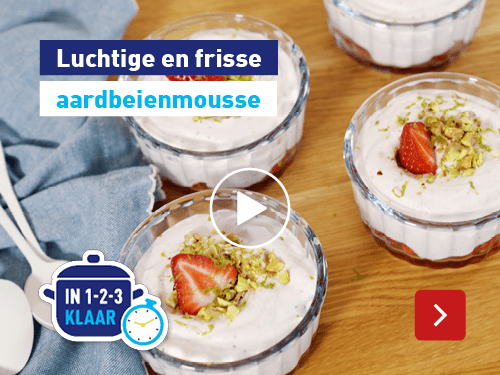 Luchtige en frisse aardbeienmousse