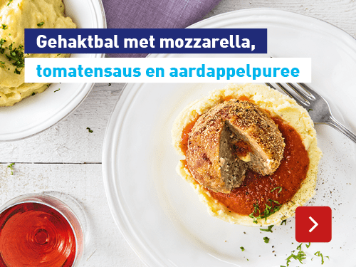 Gehaktbal met mozzarella, tomatensaus en aardappelpuree